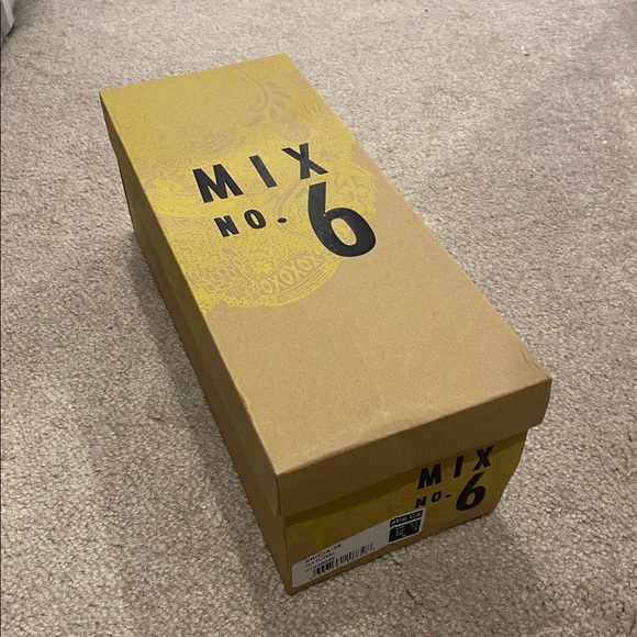 White Lace Flats - Picture 3 of 3